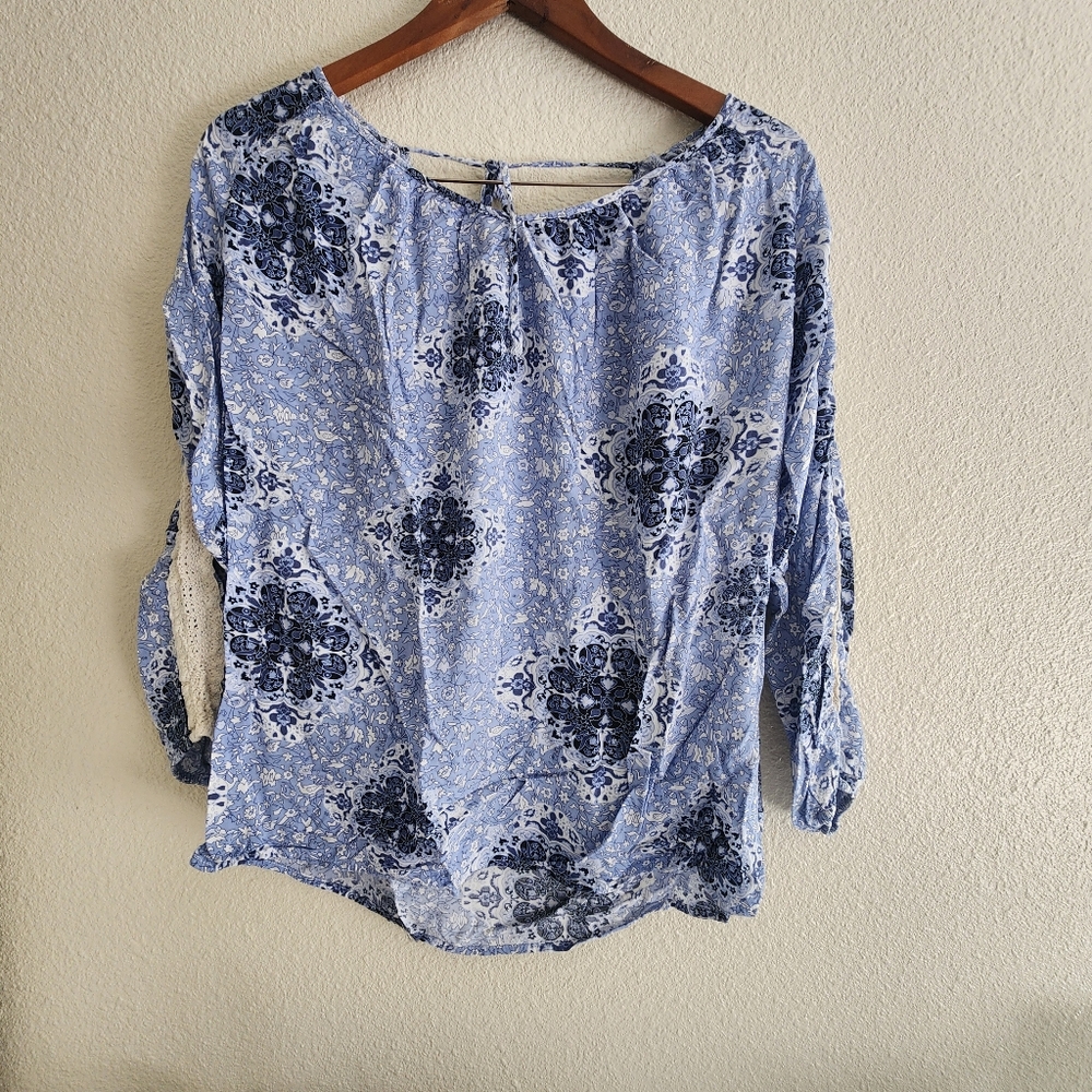Chelsea & Theodore Embroidered Round Neck Top MEDIUM - Picture 8 of 8